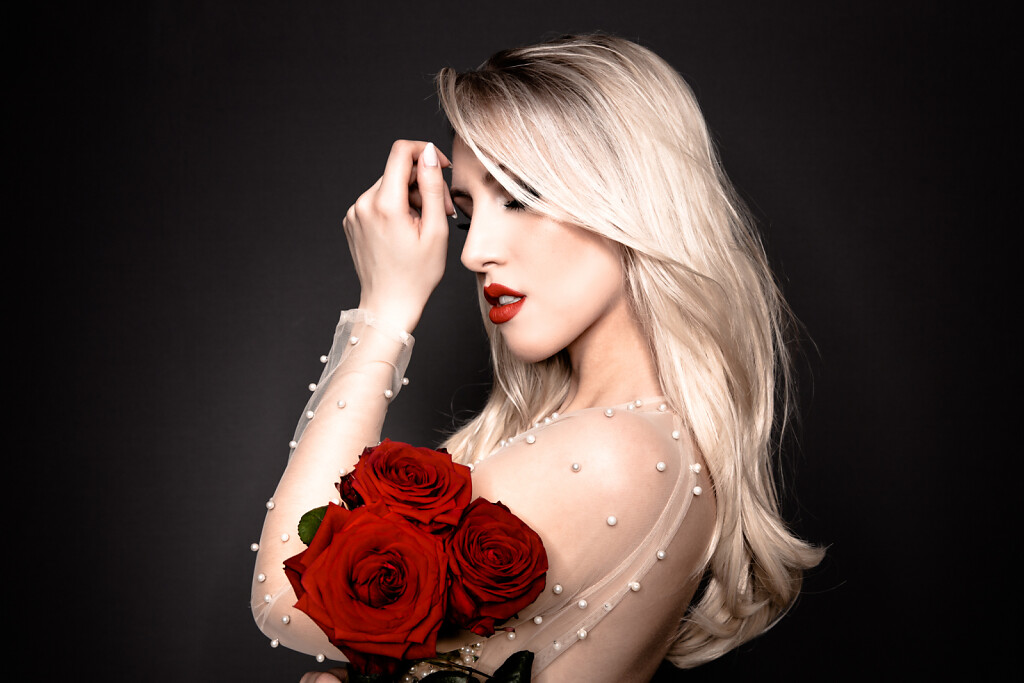Kristina-2021-Red-Roses-1-5494-EDIT.jpg